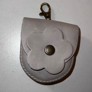 Brand new Petunia pouch in Beluga 🦄